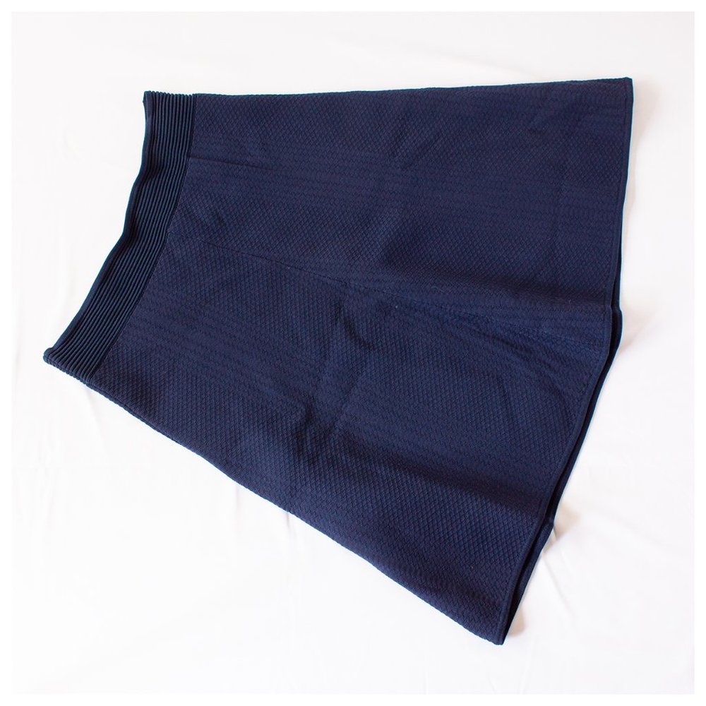 Saks Fifth Avenue navy knit A-line skirt